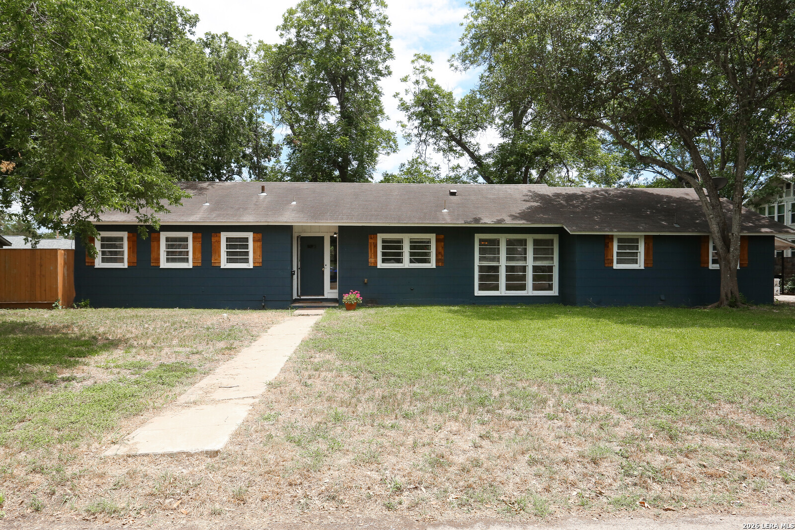 621 E Hackberry, Seguin, TX 78155
