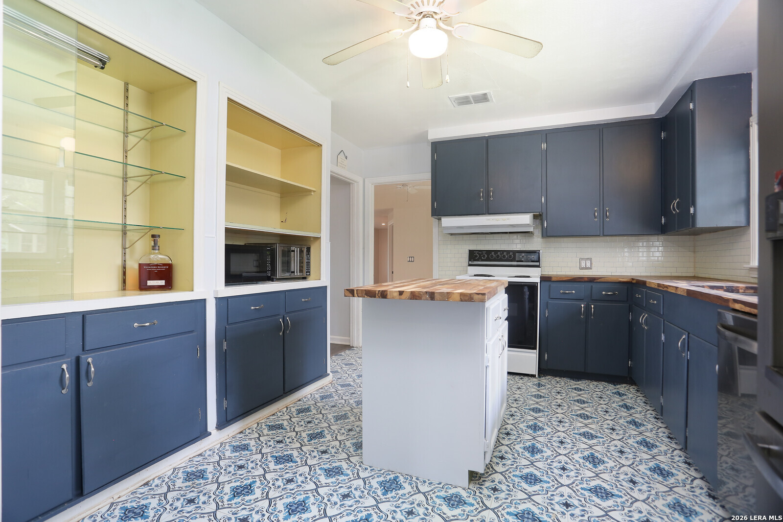621 E Hackberry, Seguin, TX 78155