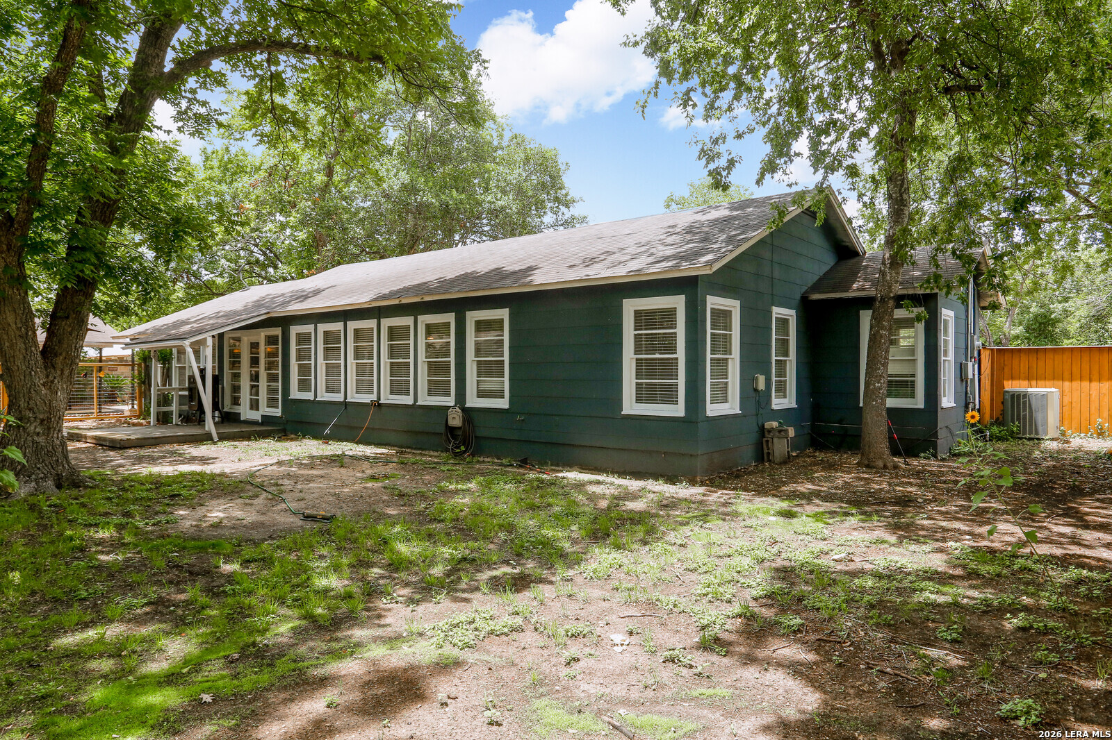 621 E Hackberry, Seguin, TX 78155