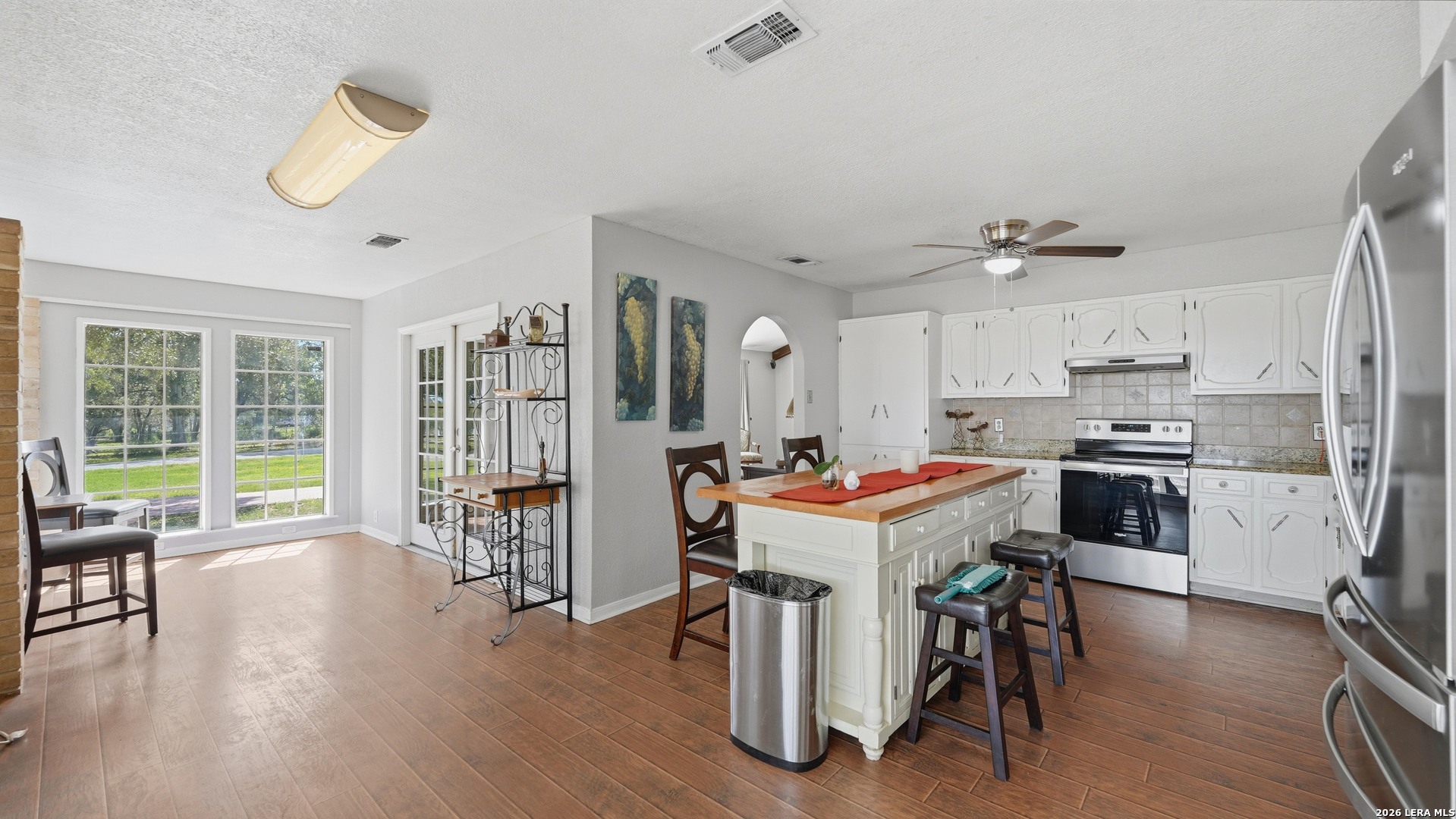 150 RANCH COUNTRY DR, La Vernia, TX 78121