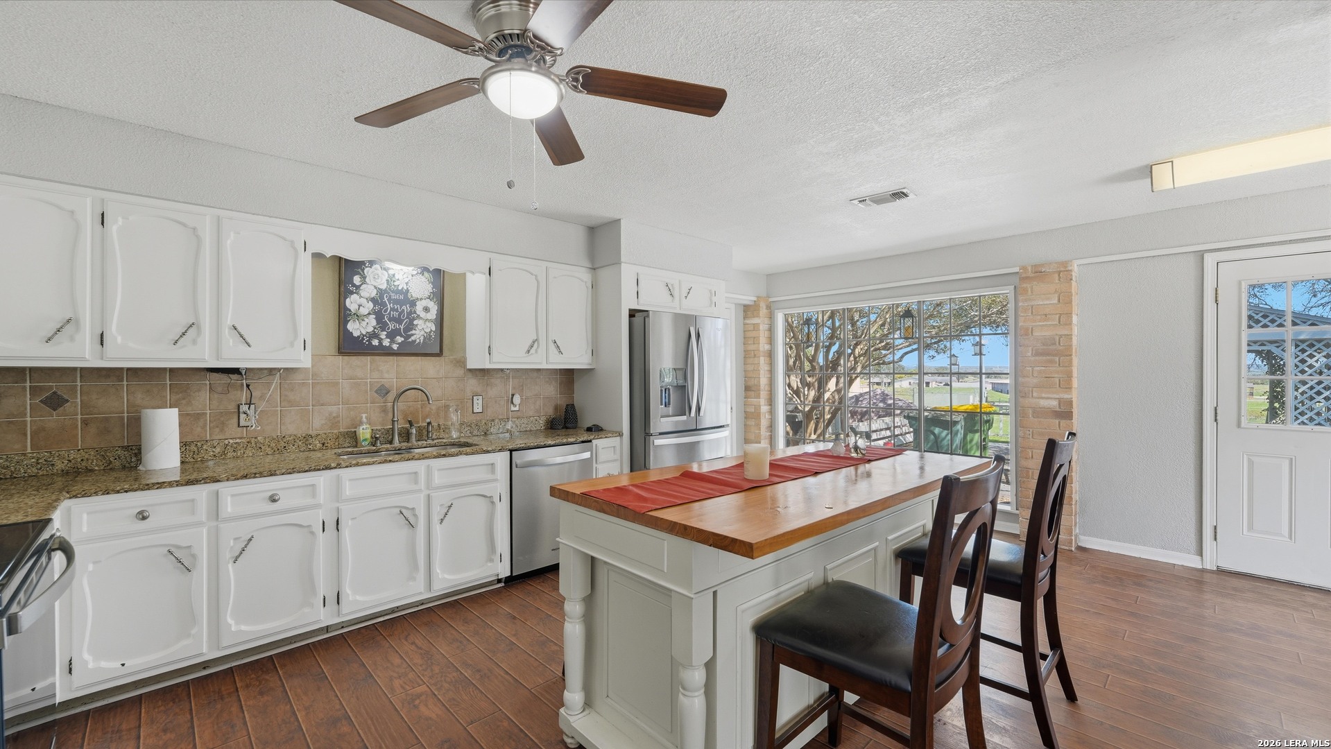 150 RANCH COUNTRY DR, La Vernia, TX 78121