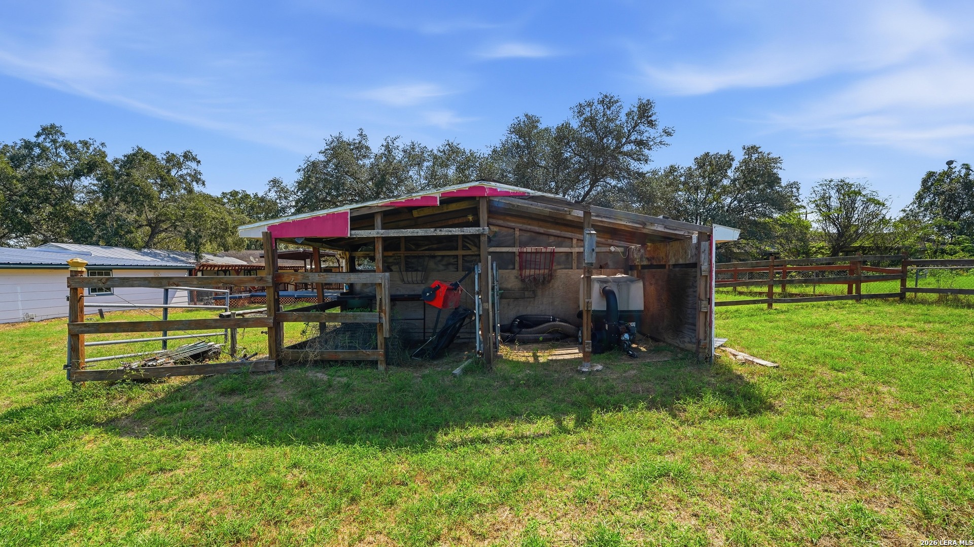 150 RANCH COUNTRY DR, La Vernia, TX 78121