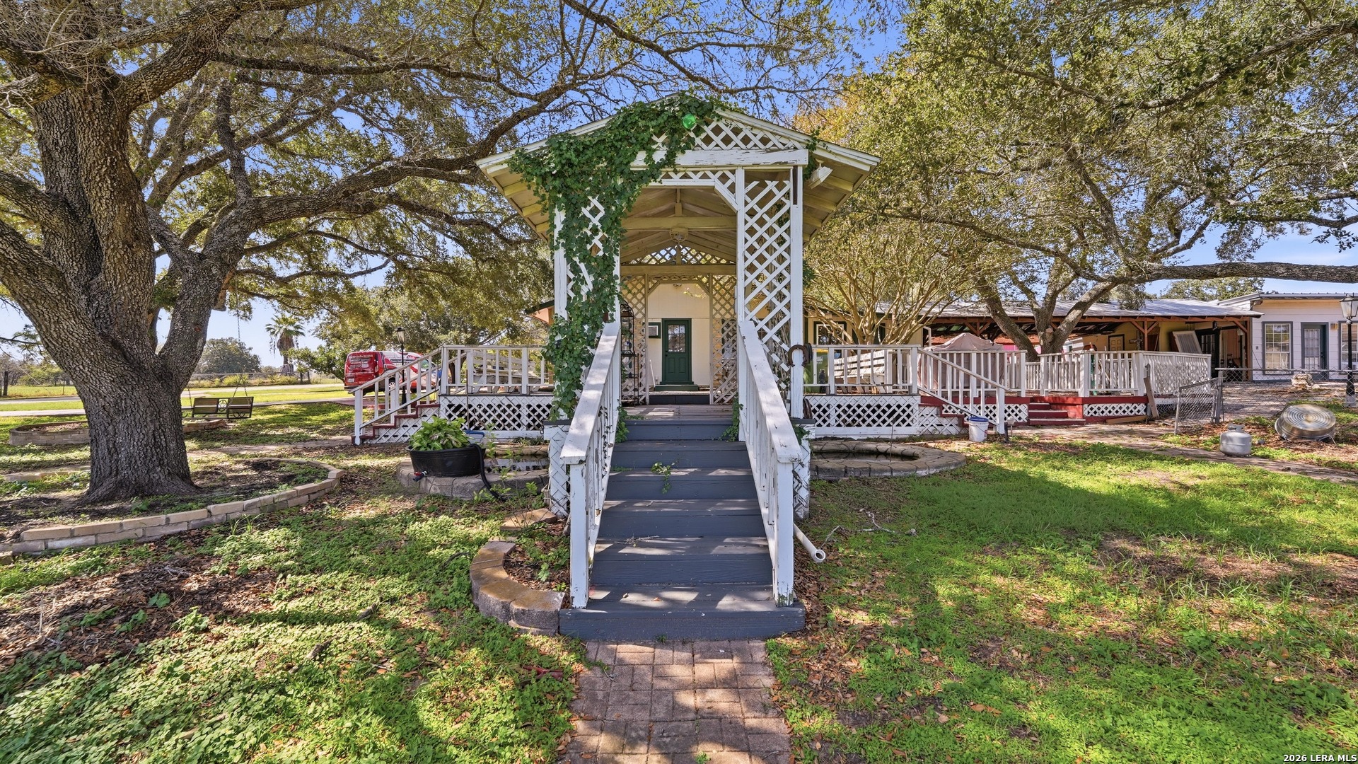 150 RANCH COUNTRY DR, La Vernia, TX 78121