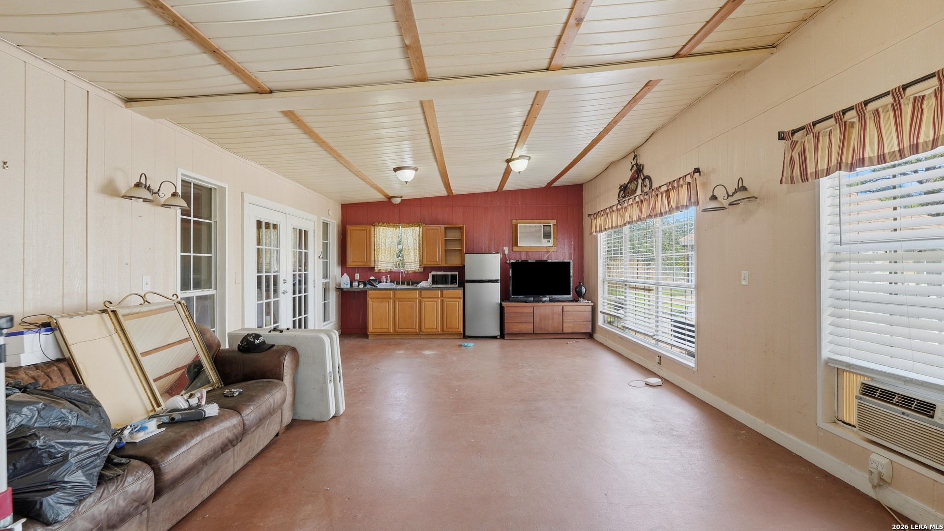150 RANCH COUNTRY DR, La Vernia, TX 78121