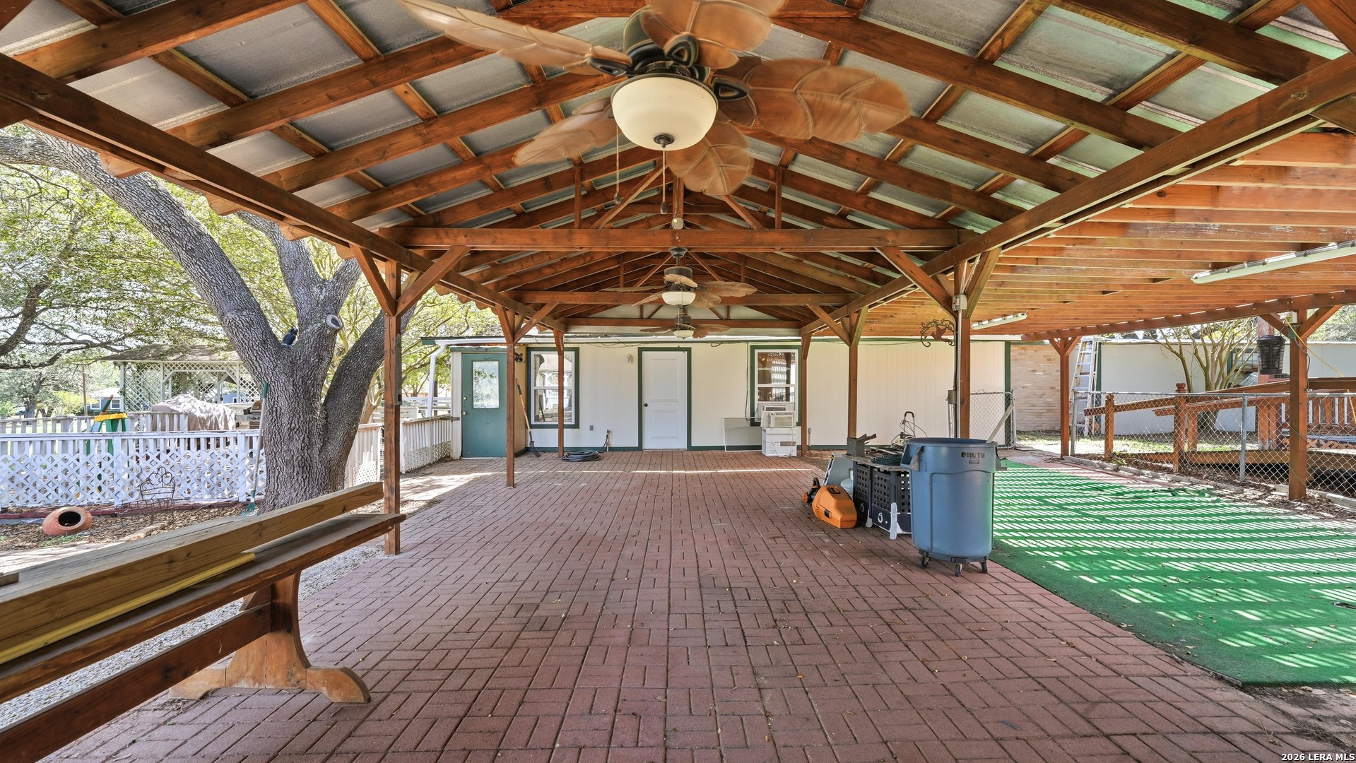 150 RANCH COUNTRY DR, La Vernia, TX 78121
