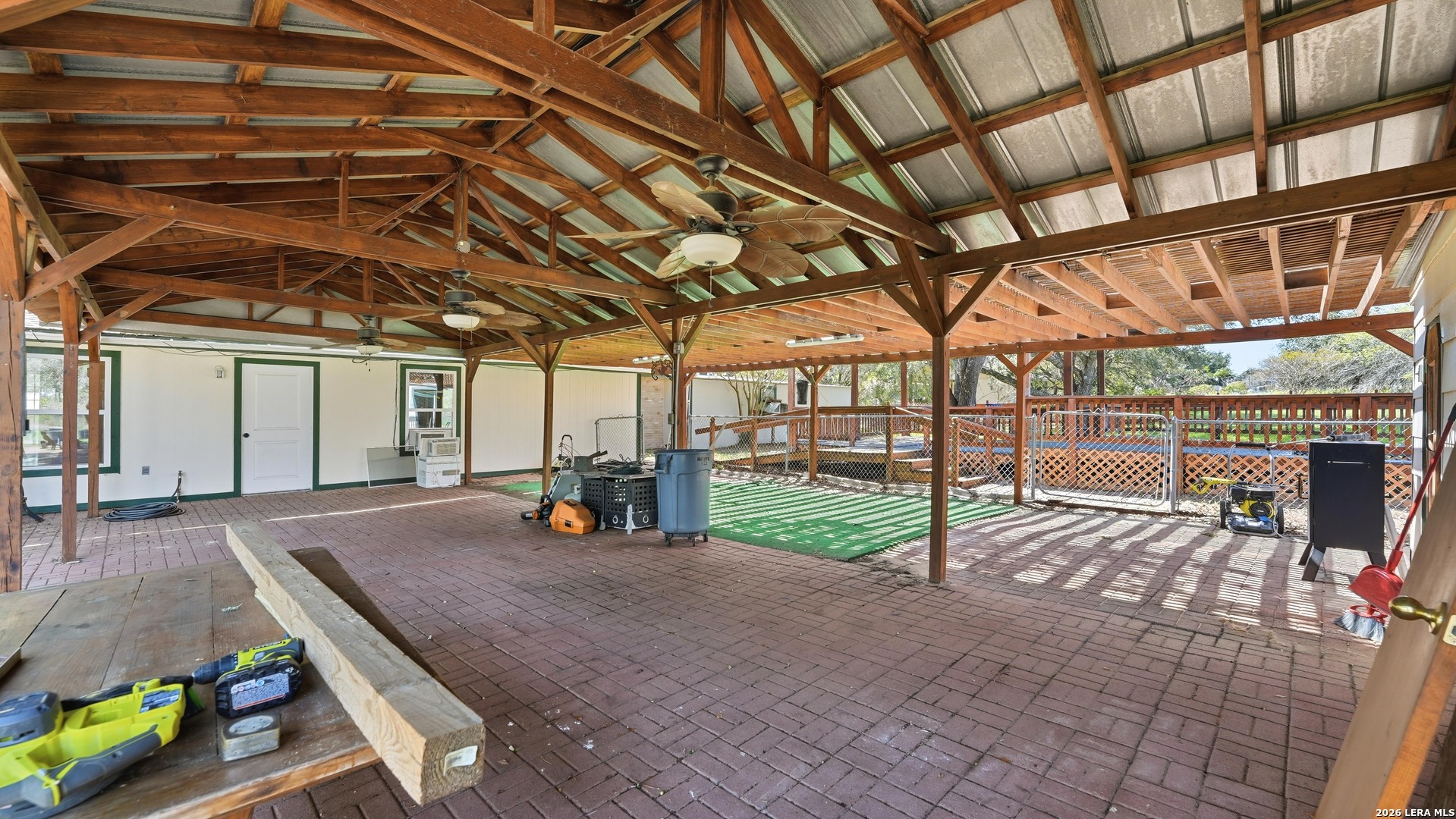 150 RANCH COUNTRY DR, La Vernia, TX 78121