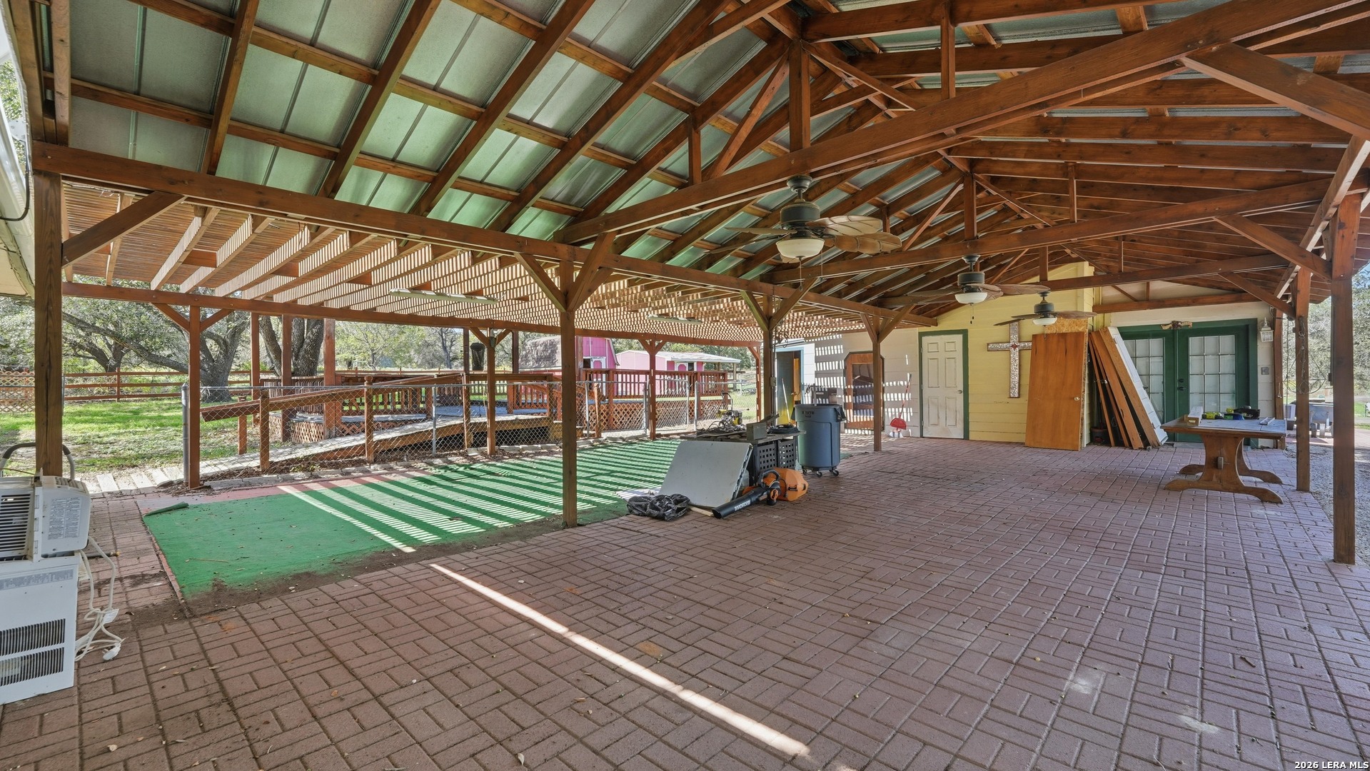 150 RANCH COUNTRY DR, La Vernia, TX 78121