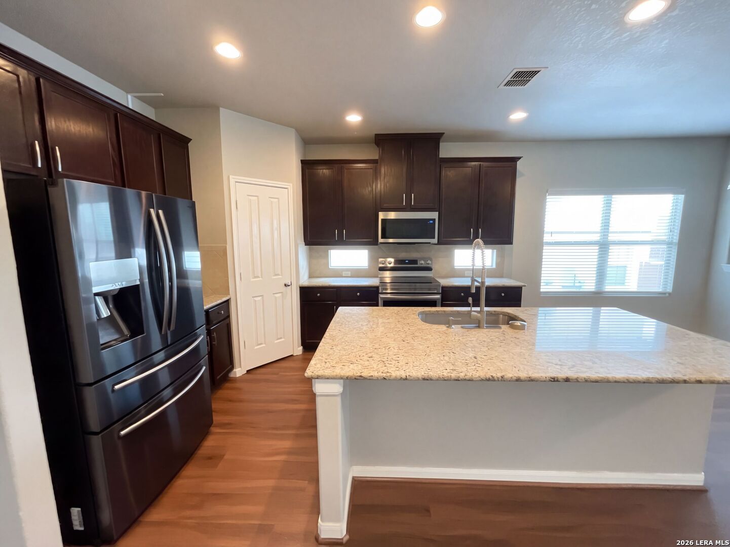 1834 MOBEETIE TRL, San Antonio, TX 78245