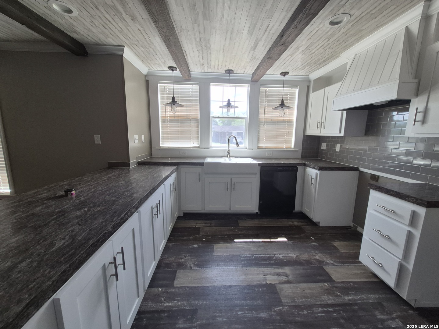 207 E Shaeffer St, San Diego, TX 78384