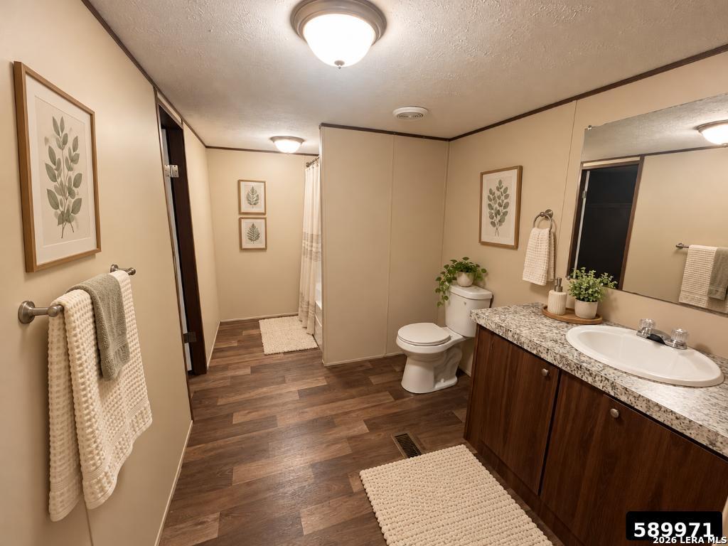 105 E NEWMAN ST, Cuero, TX 77954