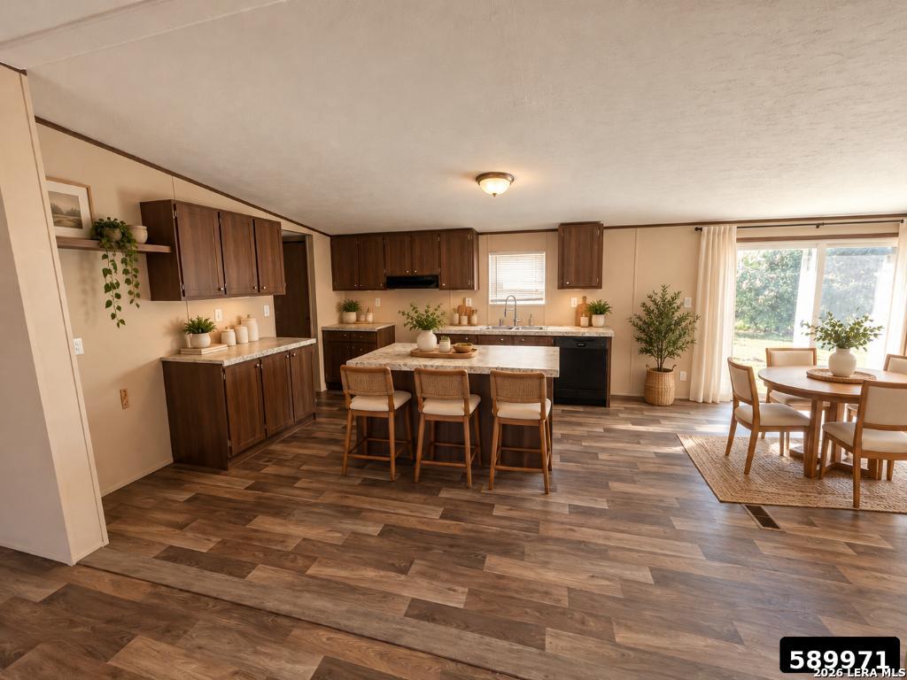 105 E NEWMAN ST, Cuero, TX 77954