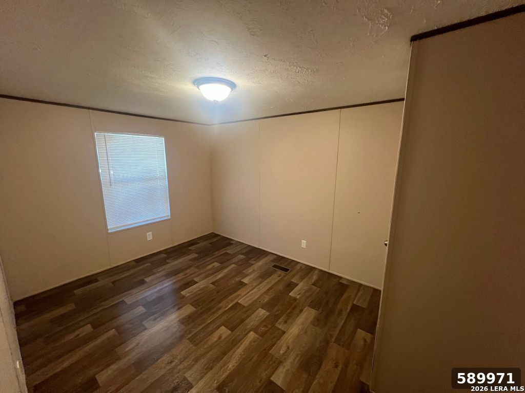105 E NEWMAN ST, Cuero, TX 77954