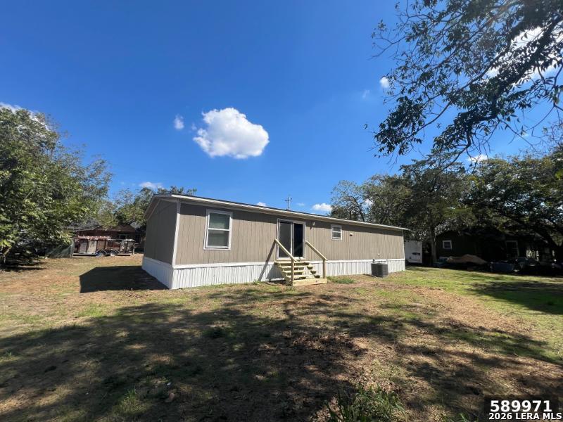 105 E NEWMAN ST, Cuero, TX 77954