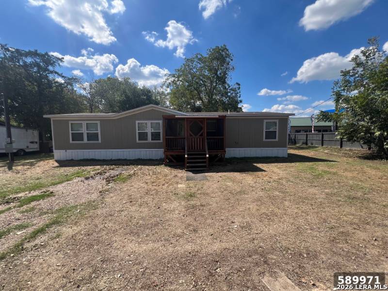 105 E NEWMAN ST, Cuero, TX 77954