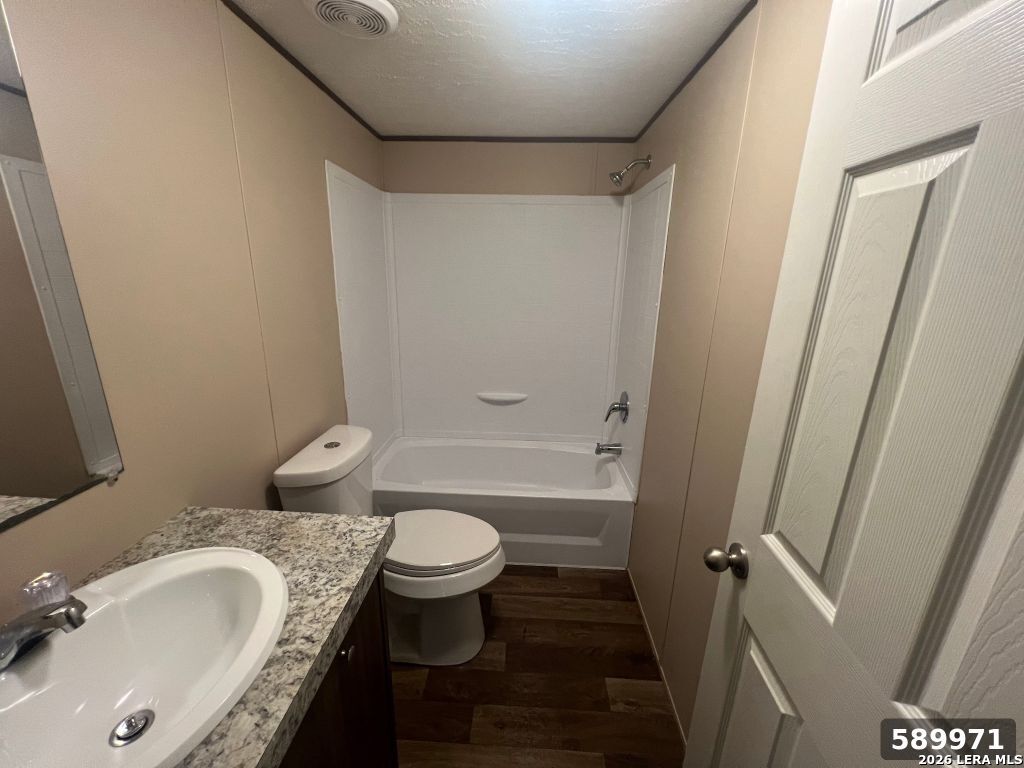 105 E NEWMAN ST, Cuero, TX 77954