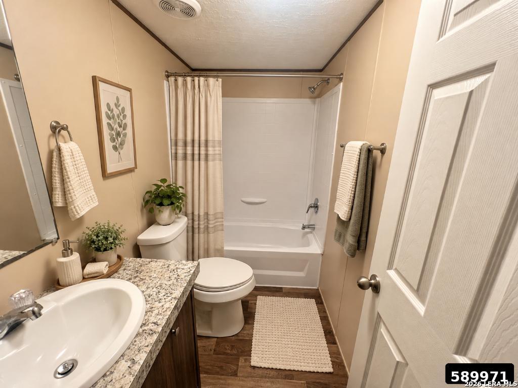 105 E NEWMAN ST, Cuero, TX 77954
