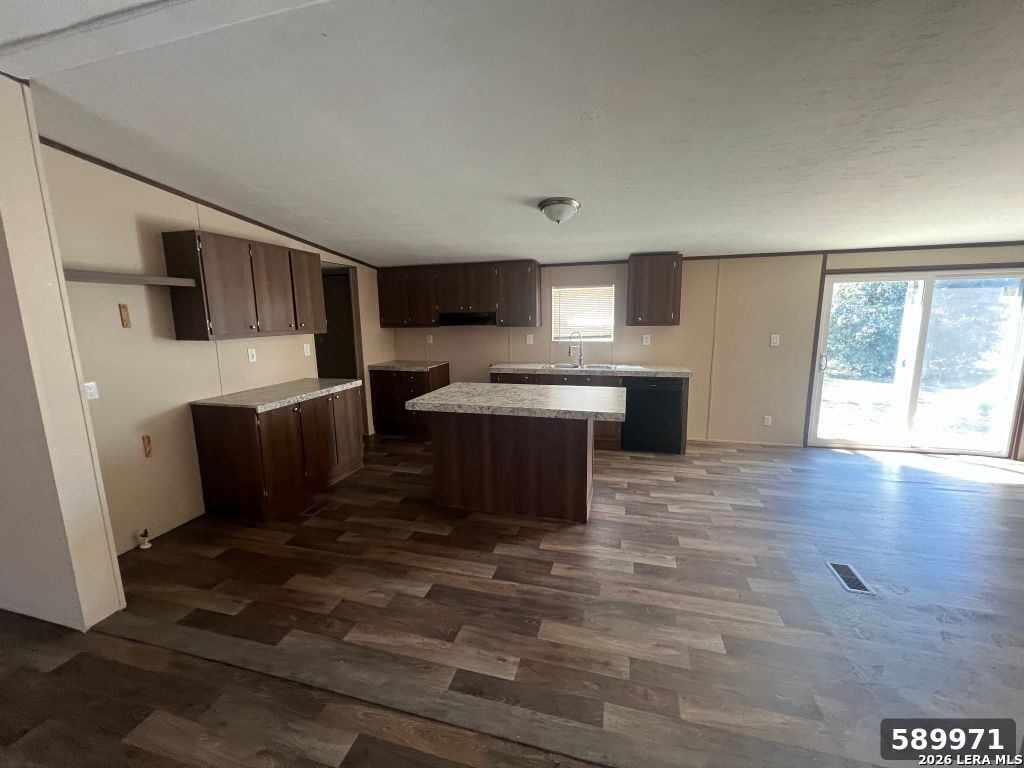 105 E NEWMAN ST, Cuero, TX 77954