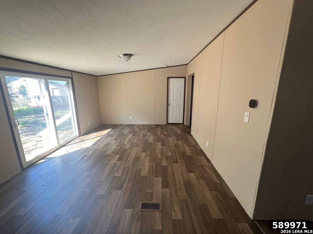 105 E NEWMAN ST, Cuero, TX 77954