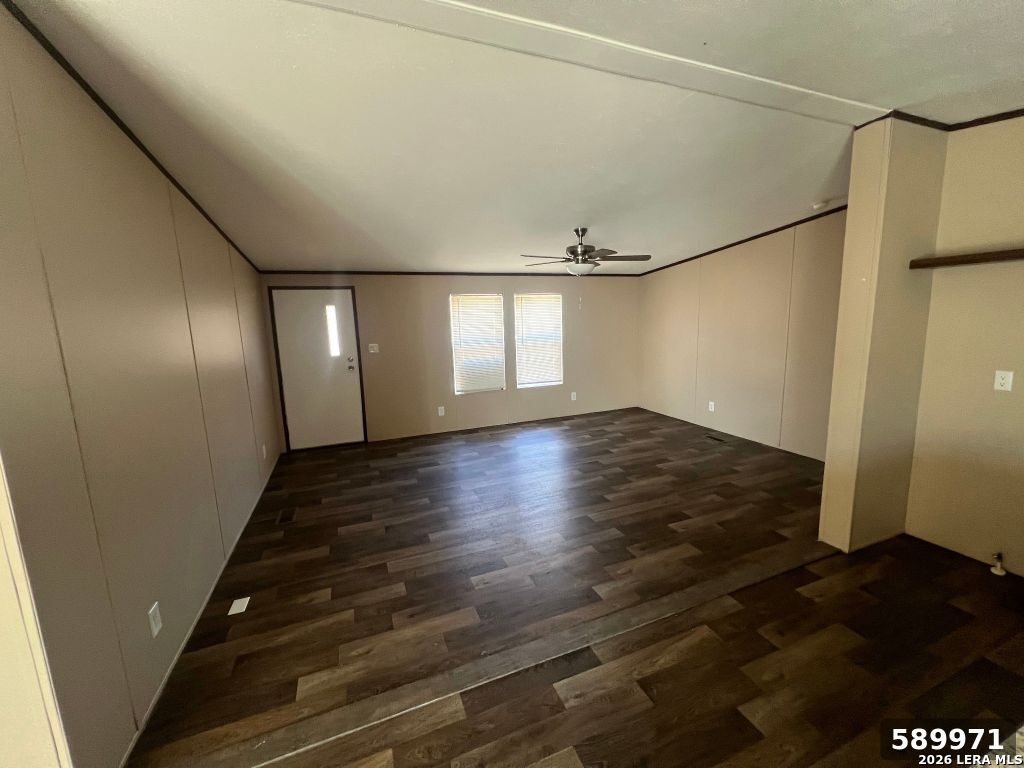 105 E NEWMAN ST, Cuero, TX 77954