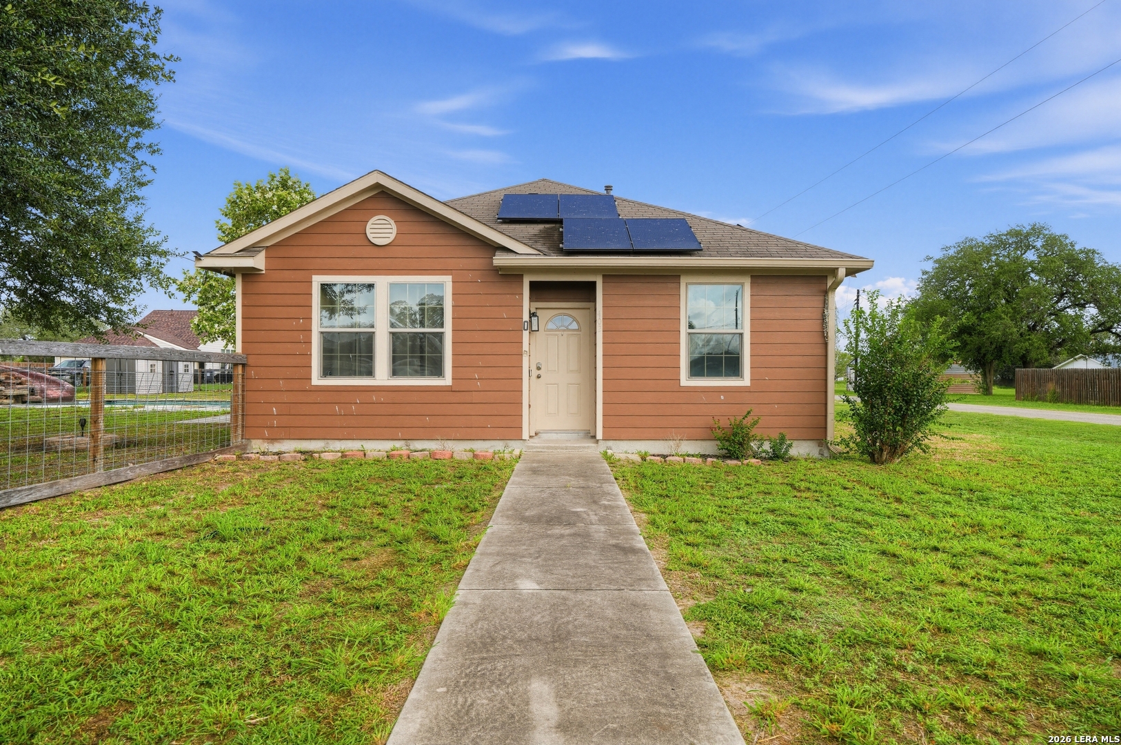 402 W Sullivan, Skidmore, TX 78389