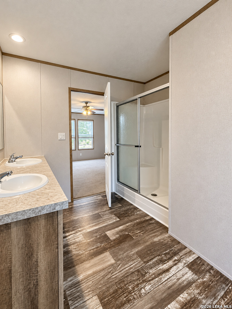 99 GONZALES LN, La Vernia, TX 78121