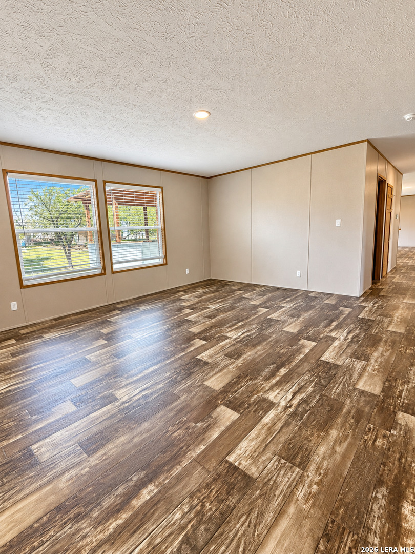 99 GONZALES LN, La Vernia, TX 78121