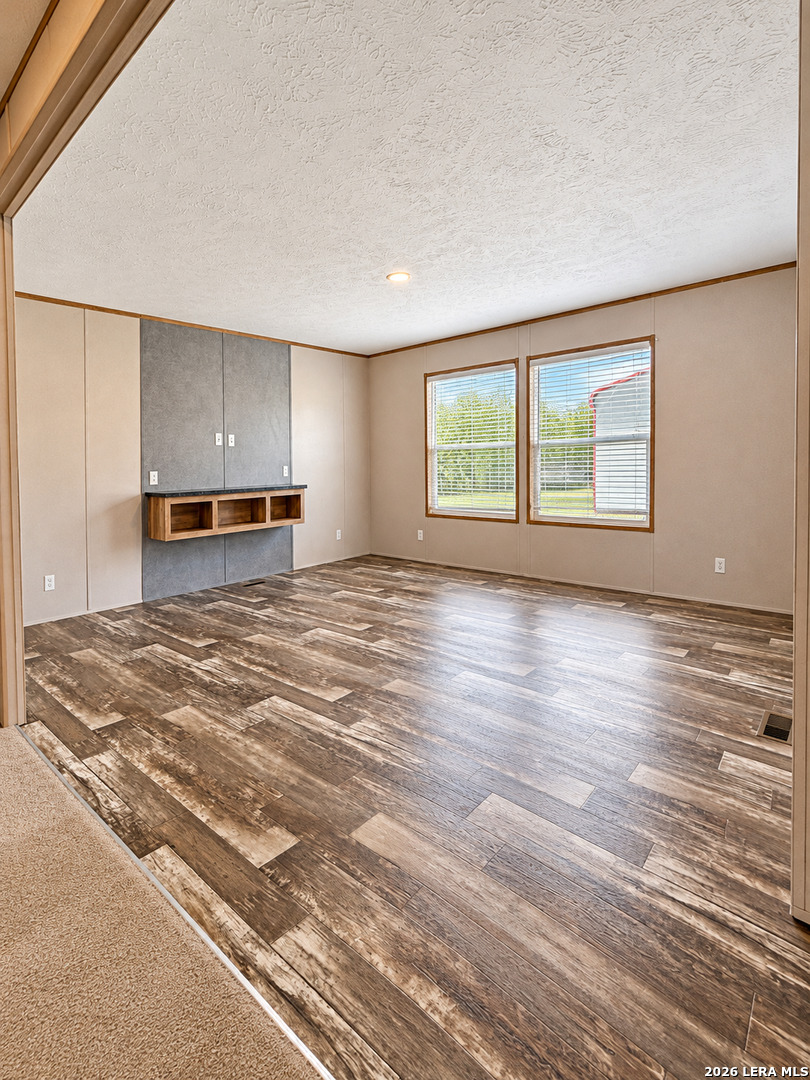 99 GONZALES LN, La Vernia, TX 78121