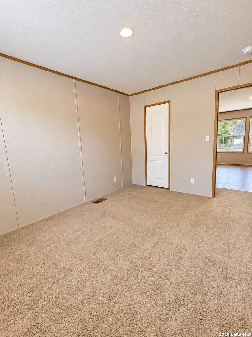 99 GONZALES LN, La Vernia, TX 78121