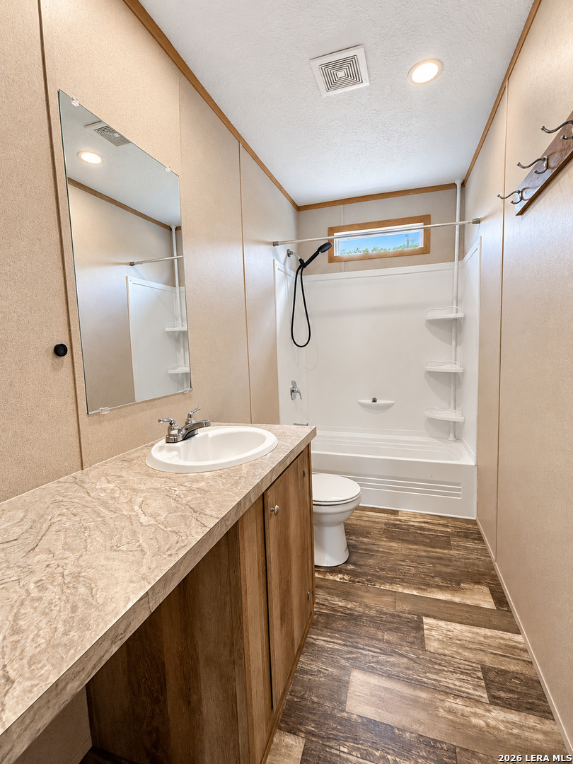 99 GONZALES LN, La Vernia, TX 78121