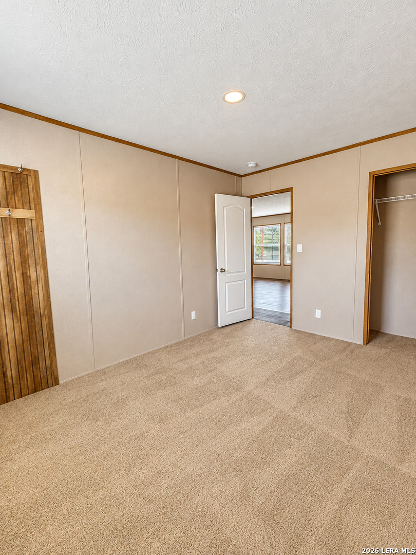 99 GONZALES LN, La Vernia, TX 78121