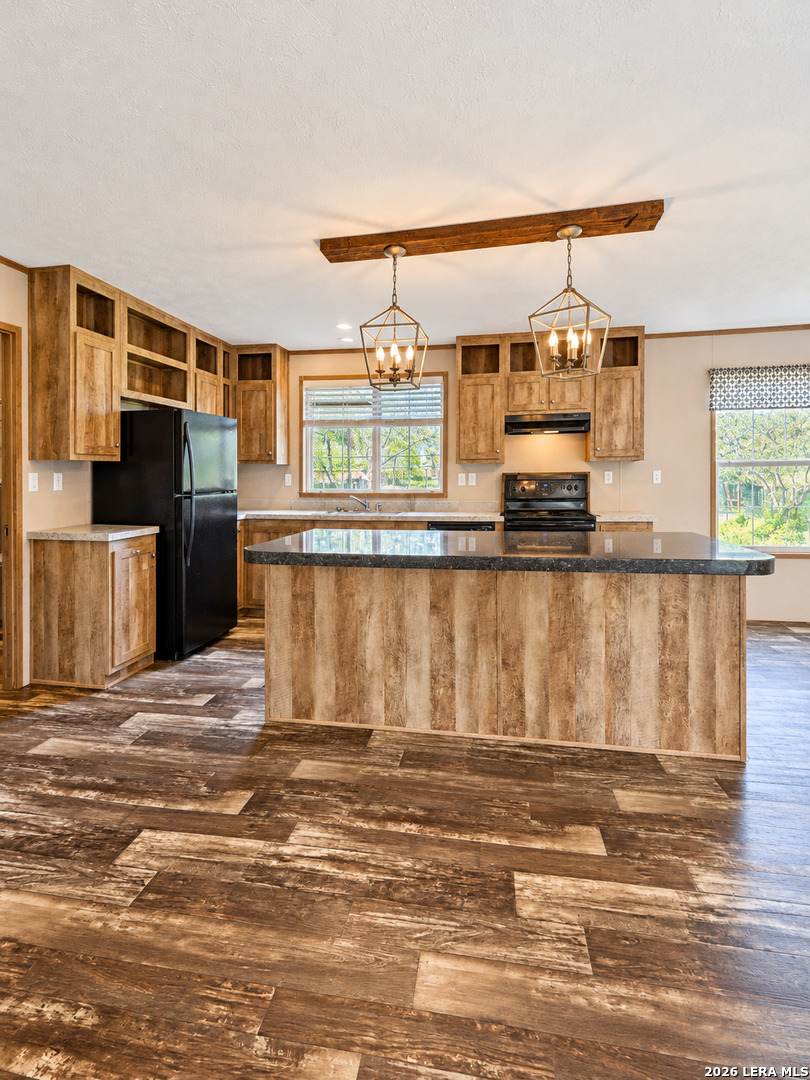 99 GONZALES LN, La Vernia, TX 78121