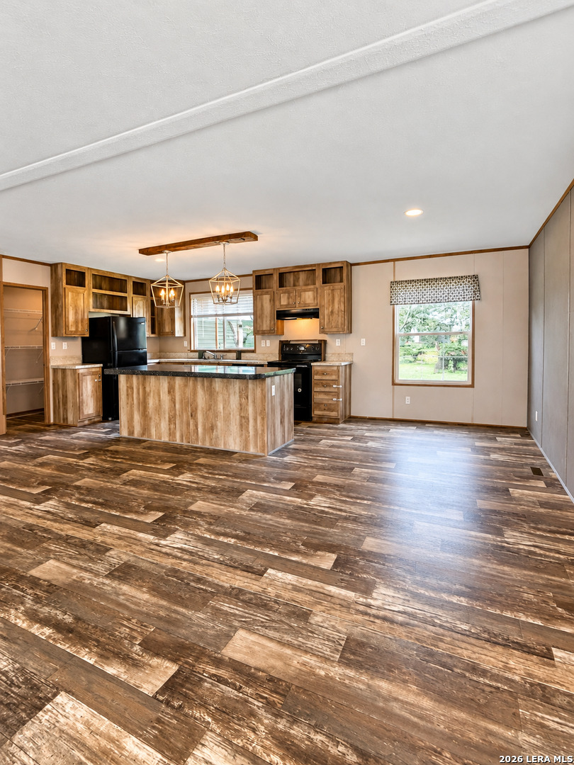 99 GONZALES LN, La Vernia, TX 78121