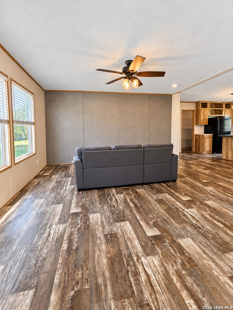 99 GONZALES LN, La Vernia, TX 78121