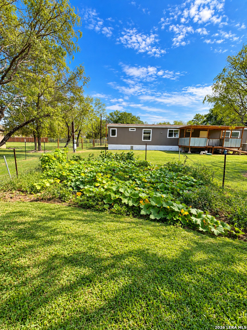99 GONZALES LN, La Vernia, TX 78121