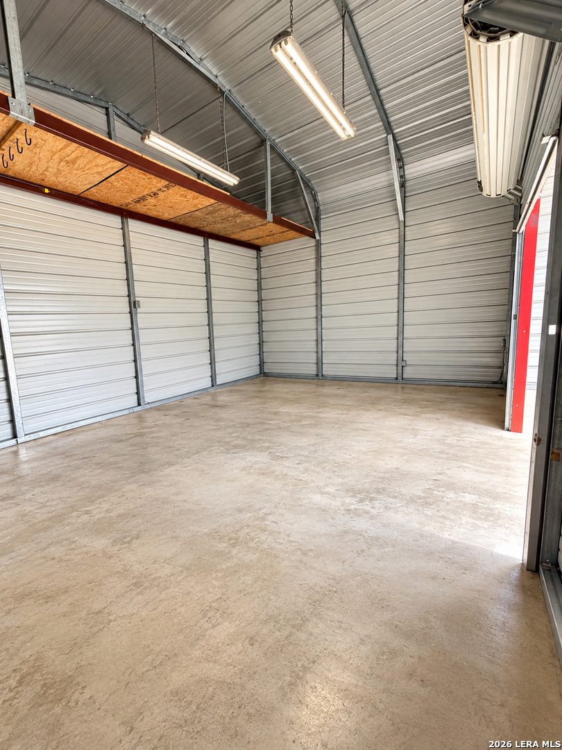 99 GONZALES LN, La Vernia, TX 78121