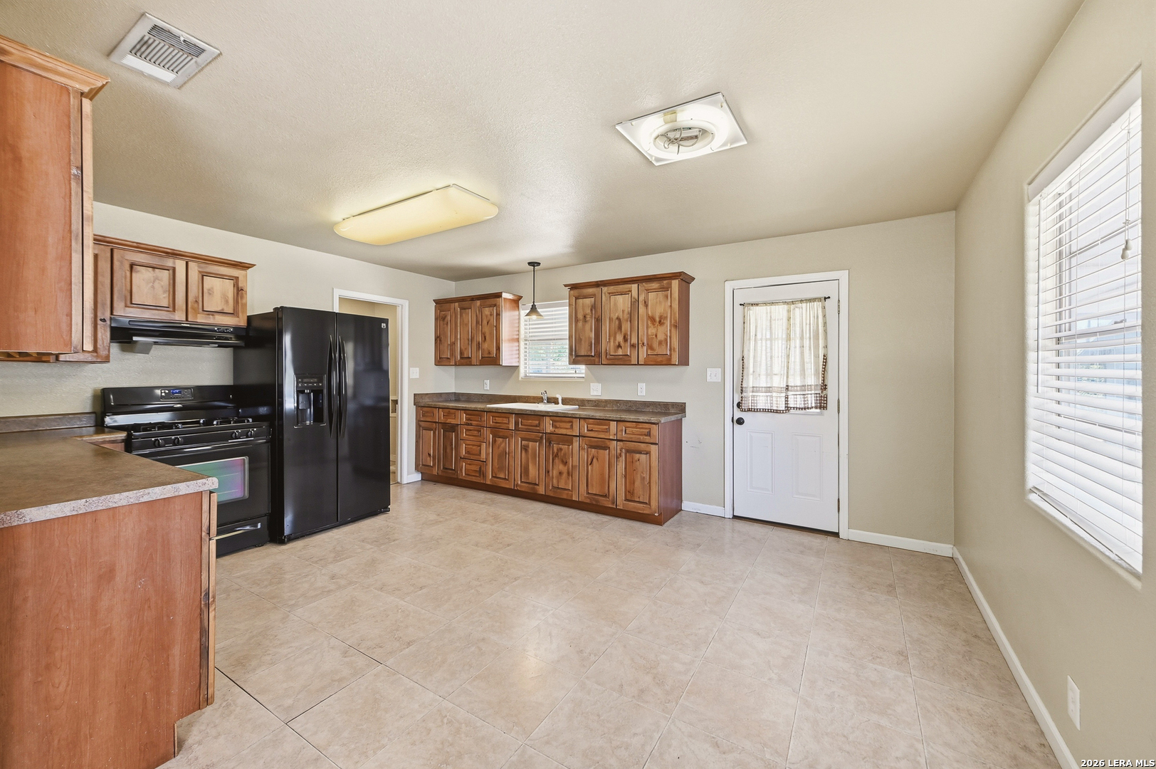 912 HOUSTON ST, Castroville, TX 78009