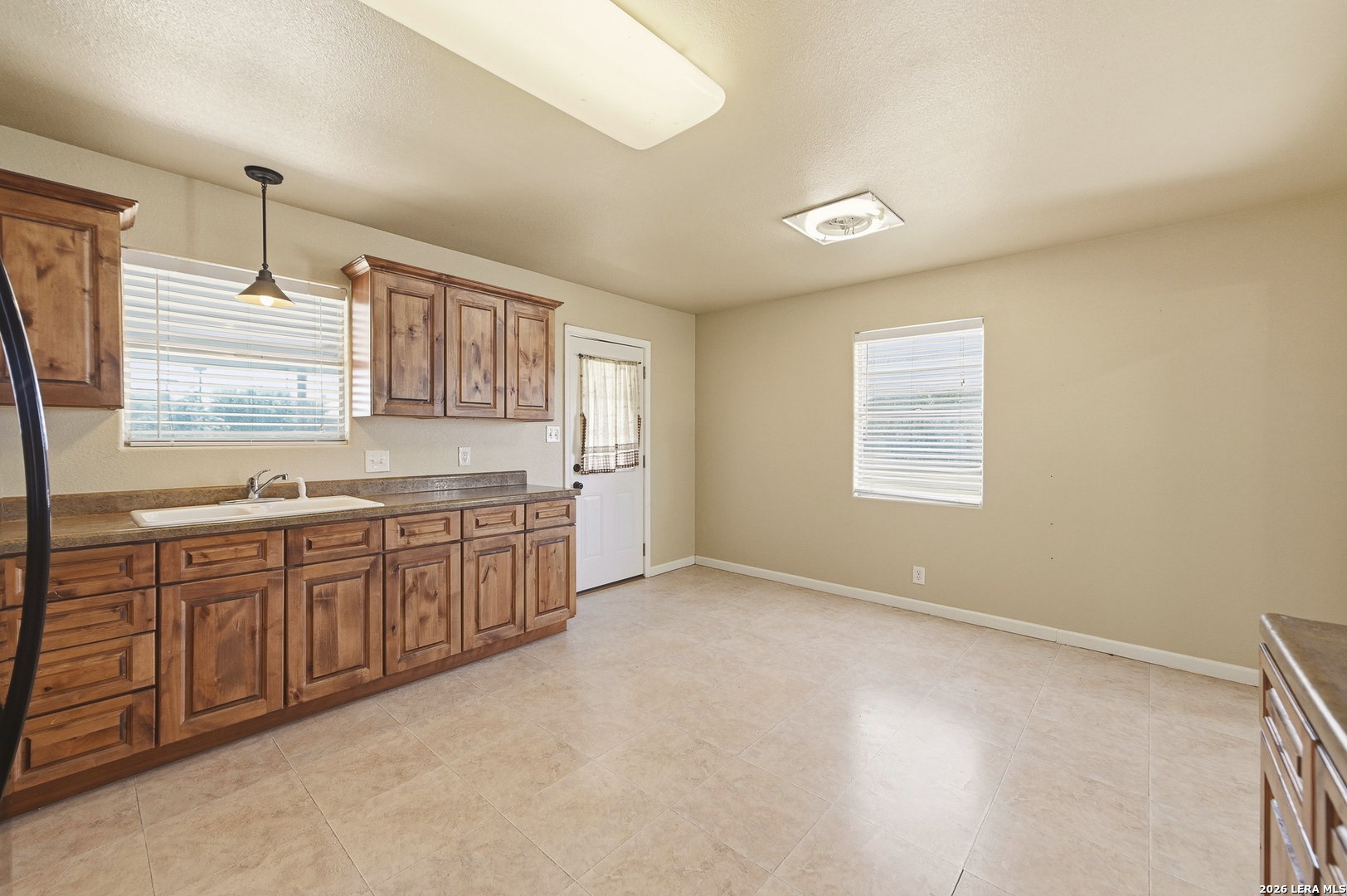 912 HOUSTON ST, Castroville, TX 78009