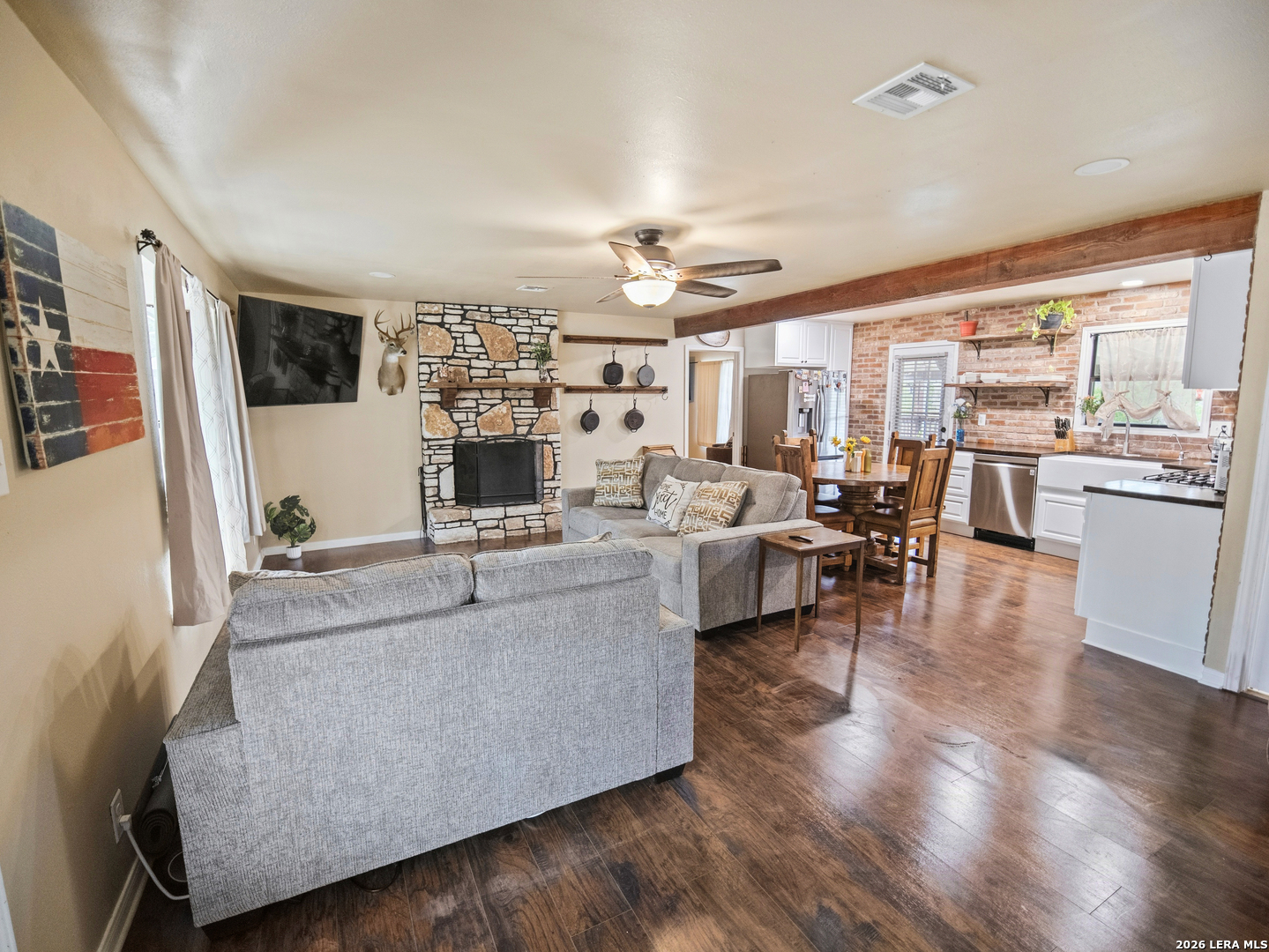 277 W BEAR SPRINGS RD, Pipe Creek, TX 78063