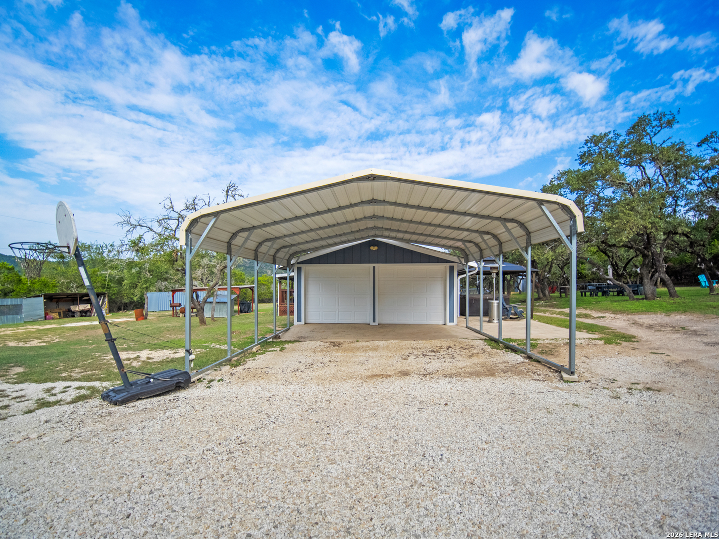 277 W BEAR SPRINGS RD, Pipe Creek, TX 78063