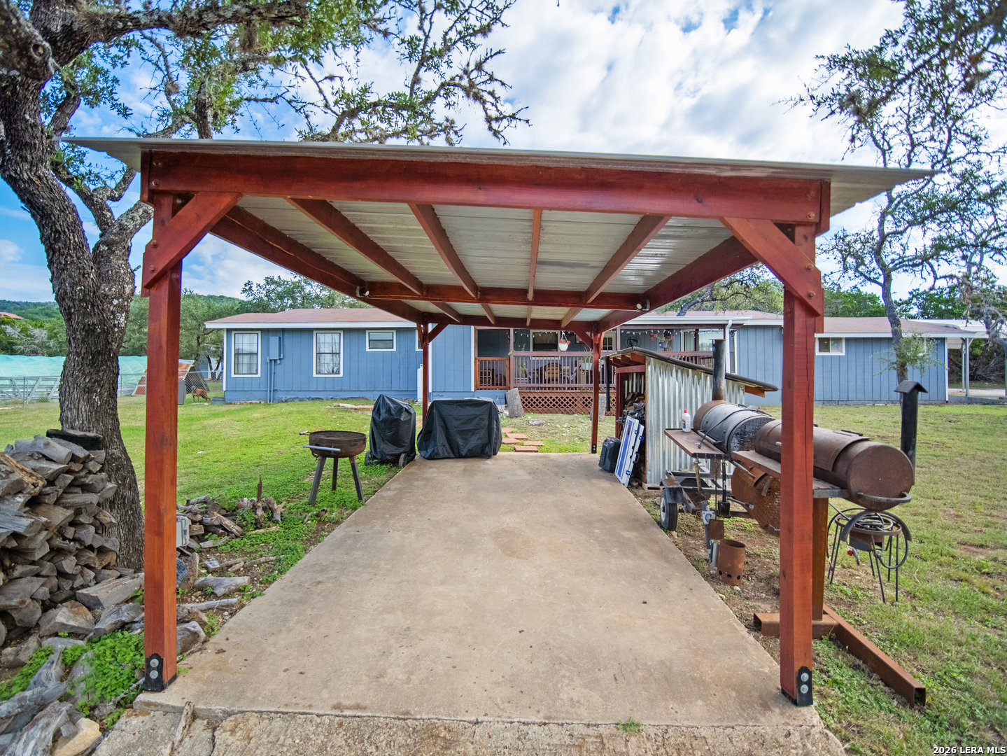 277 W BEAR SPRINGS RD, Pipe Creek, TX 78063
