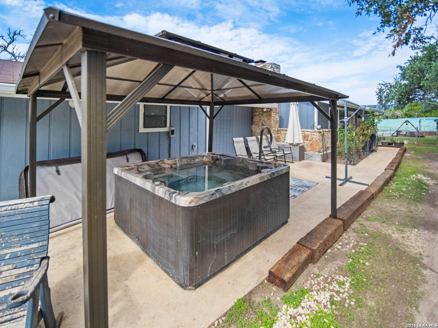 277 W BEAR SPRINGS RD, Pipe Creek, TX 78063