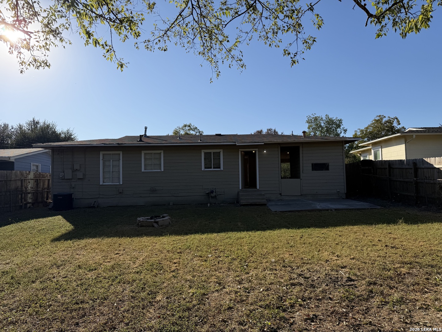 647 SUMNER DR, San Antonio, TX 78209