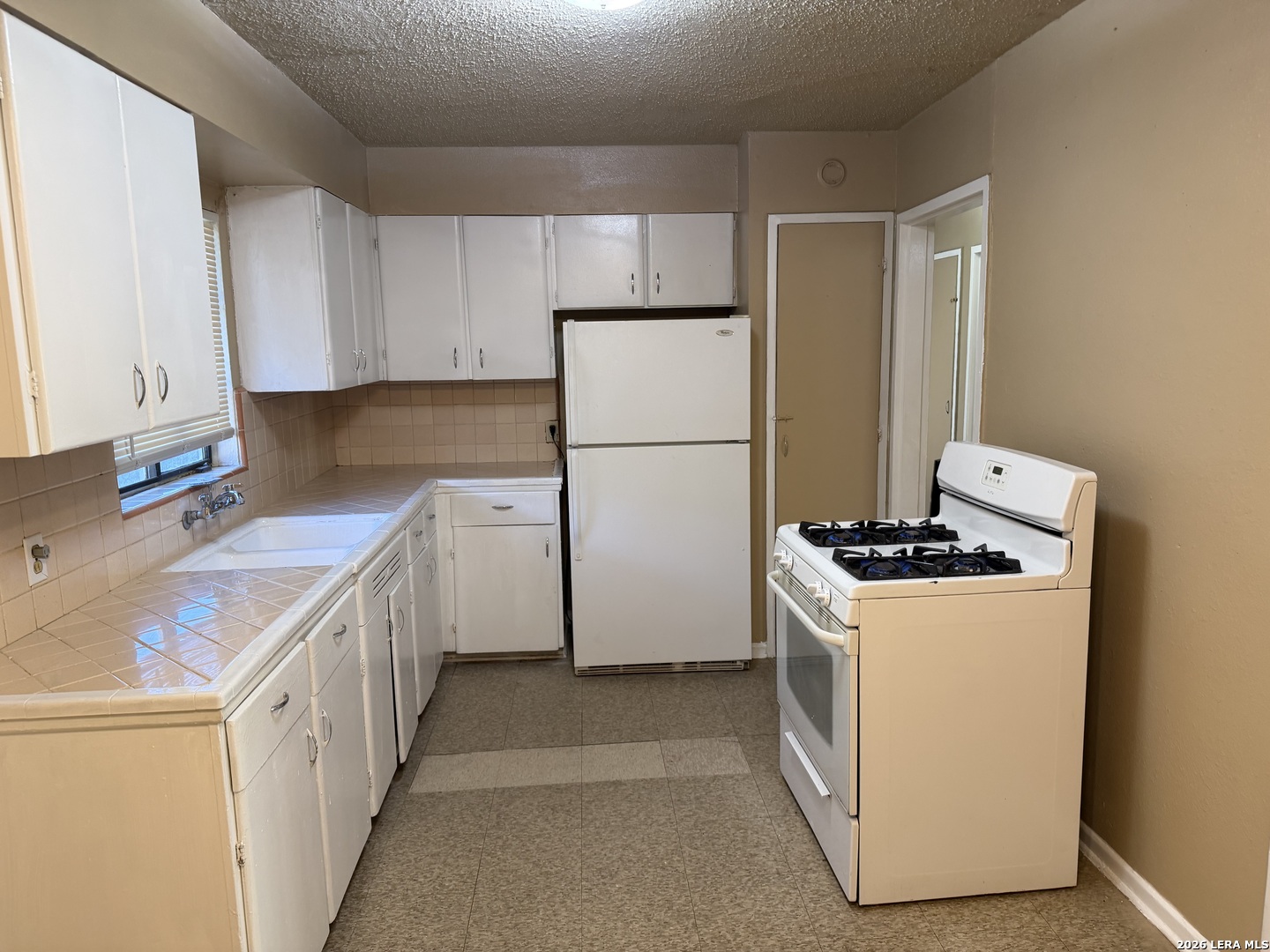 647 SUMNER DR, San Antonio, TX 78209