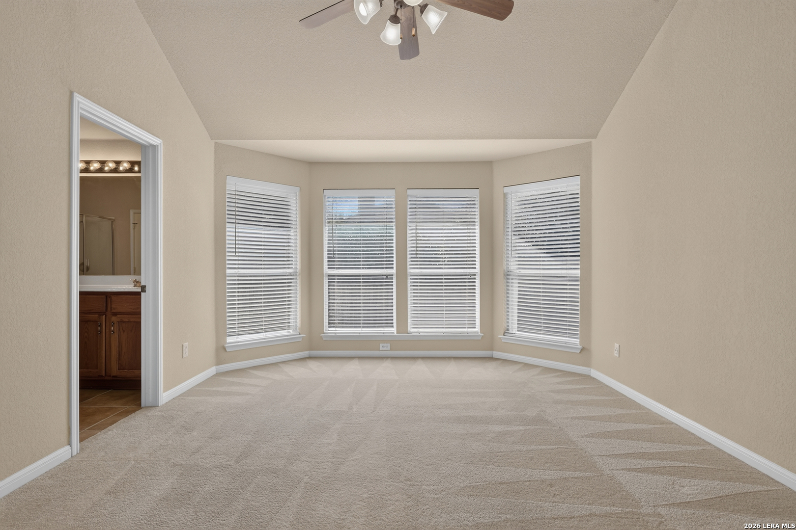 201 COMANCHE TRL, Cibolo, TX 78108