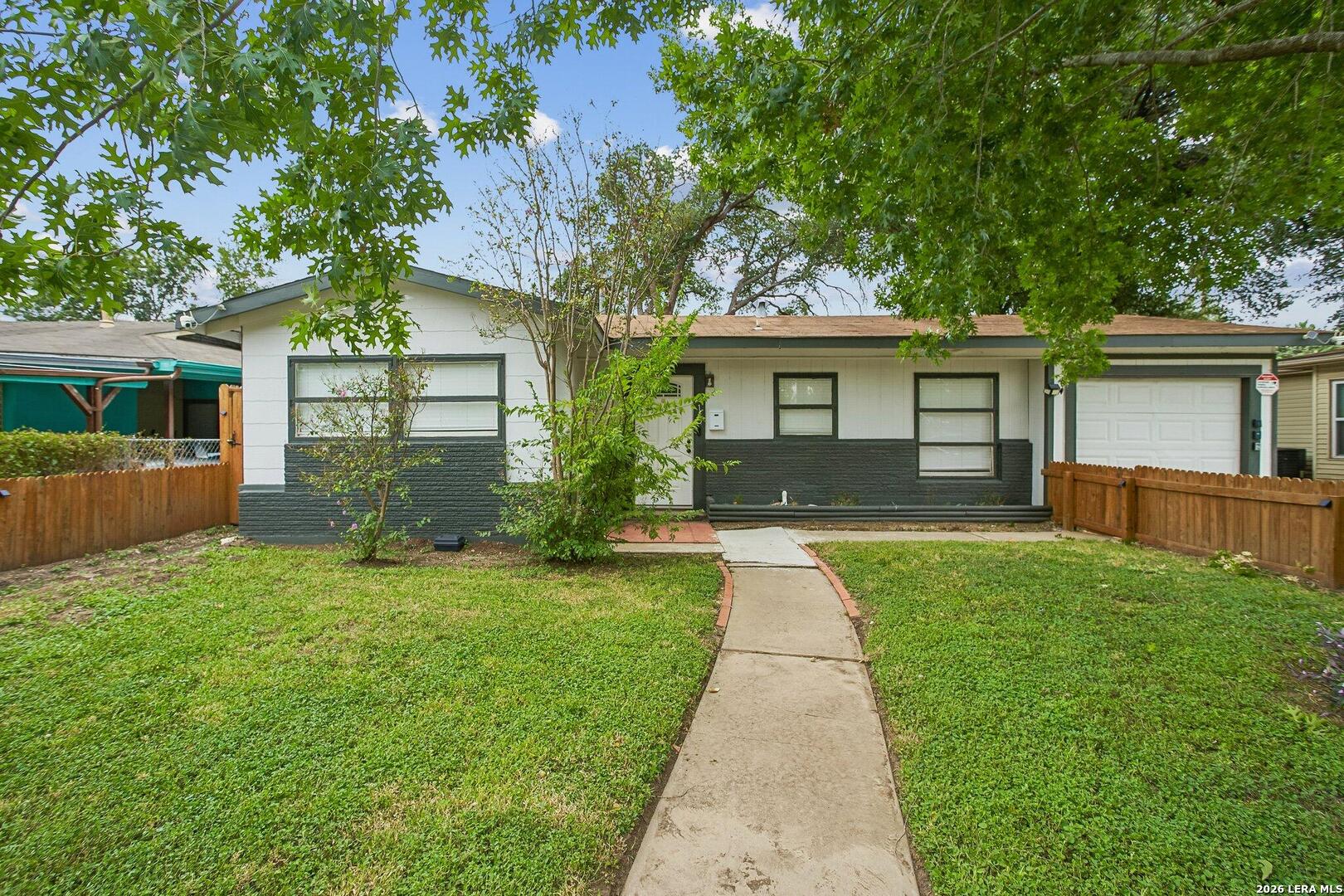 318 Hillwood Dr, San Antonio, TX 78213