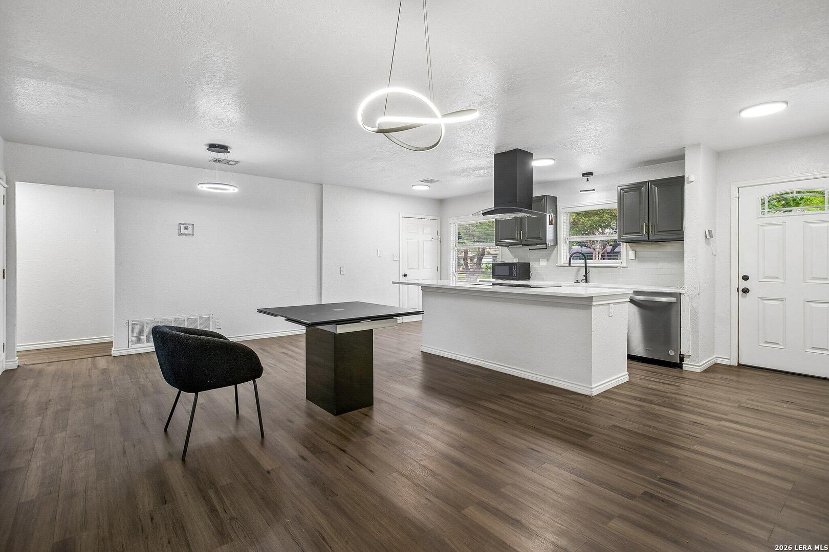 318 Hillwood Dr, San Antonio, TX 78213