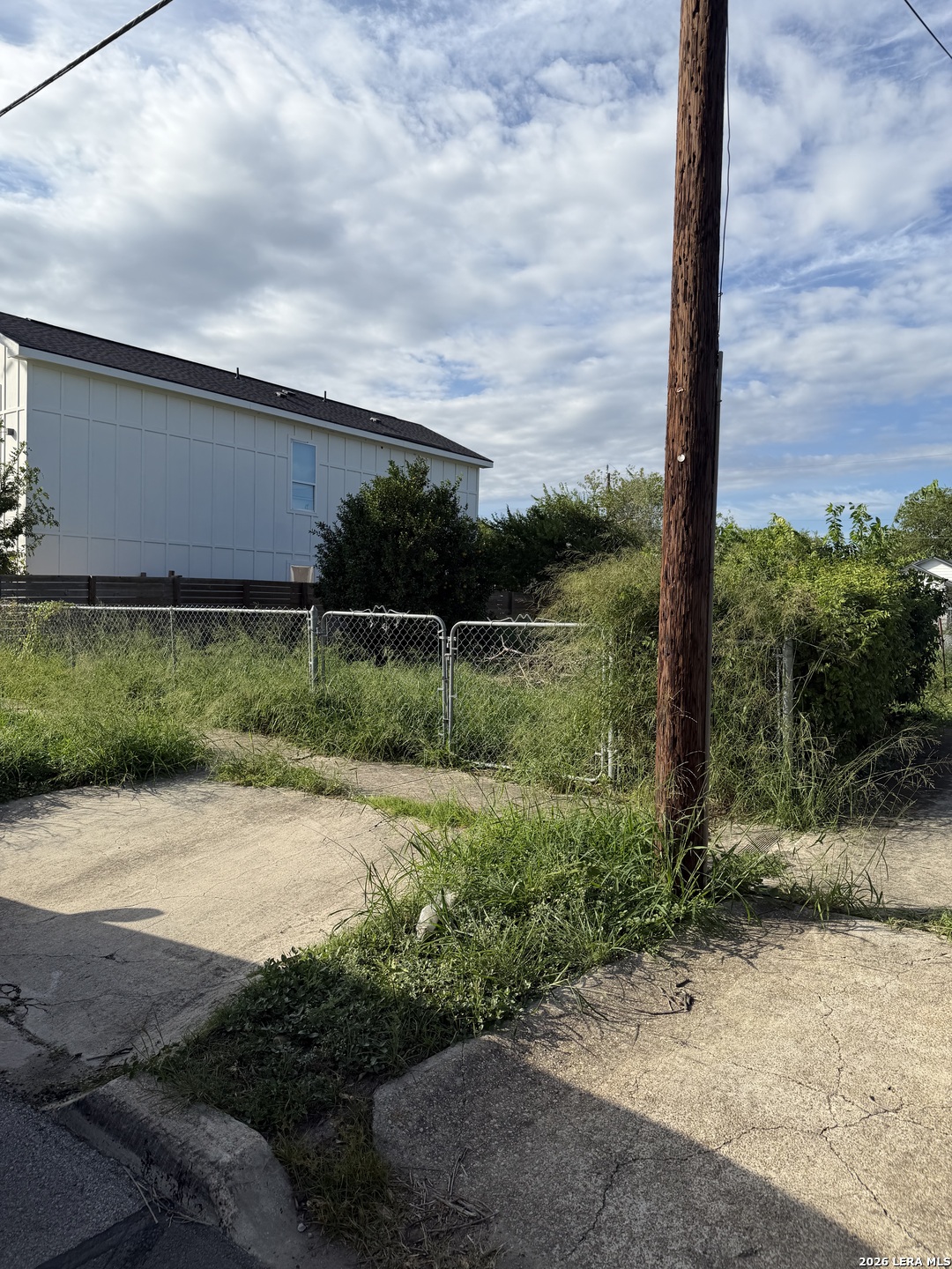 Property photo for 809 Indiana St, San Antonio, TX