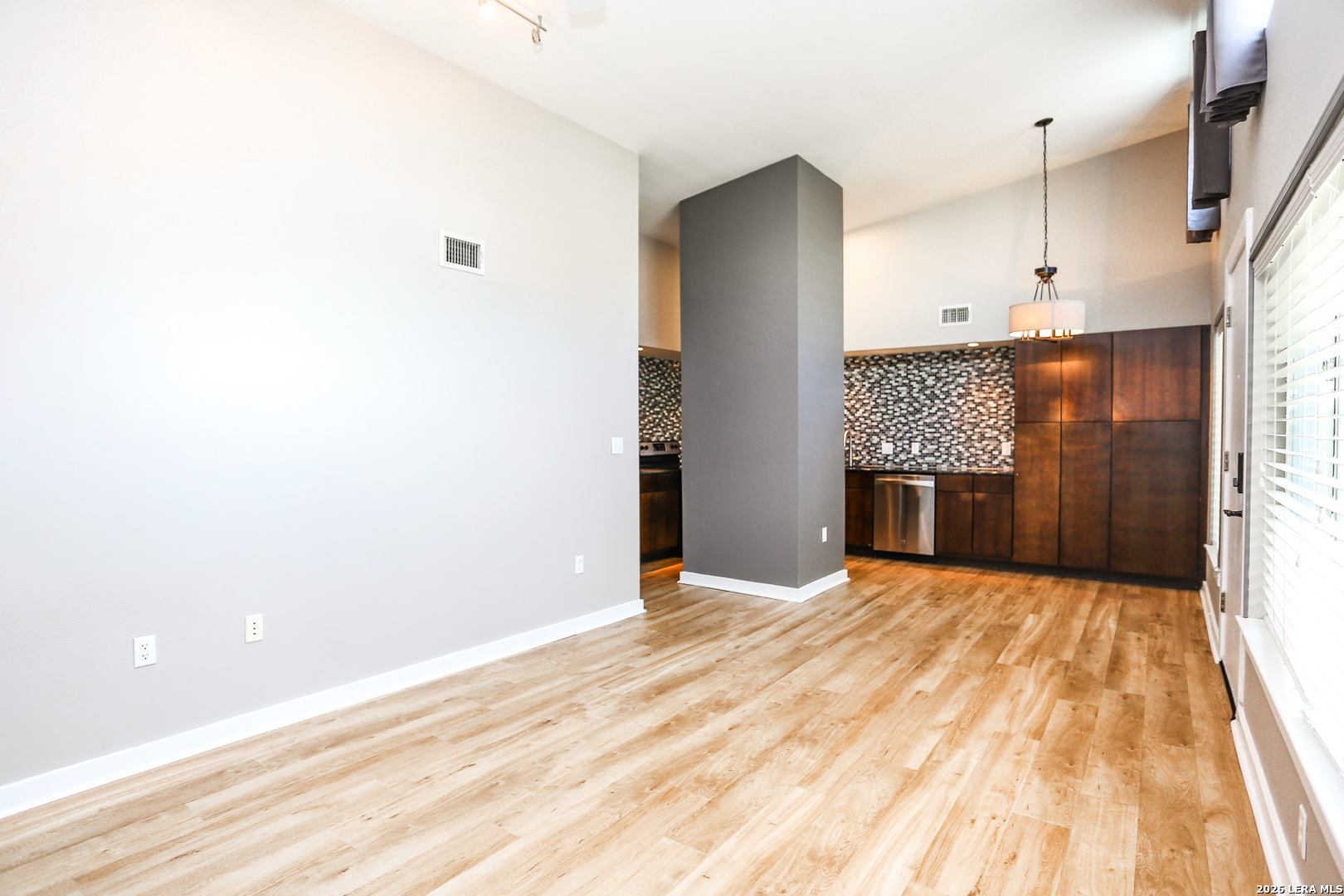 2200 Dickson, #APT 224, Austin, TX 78704