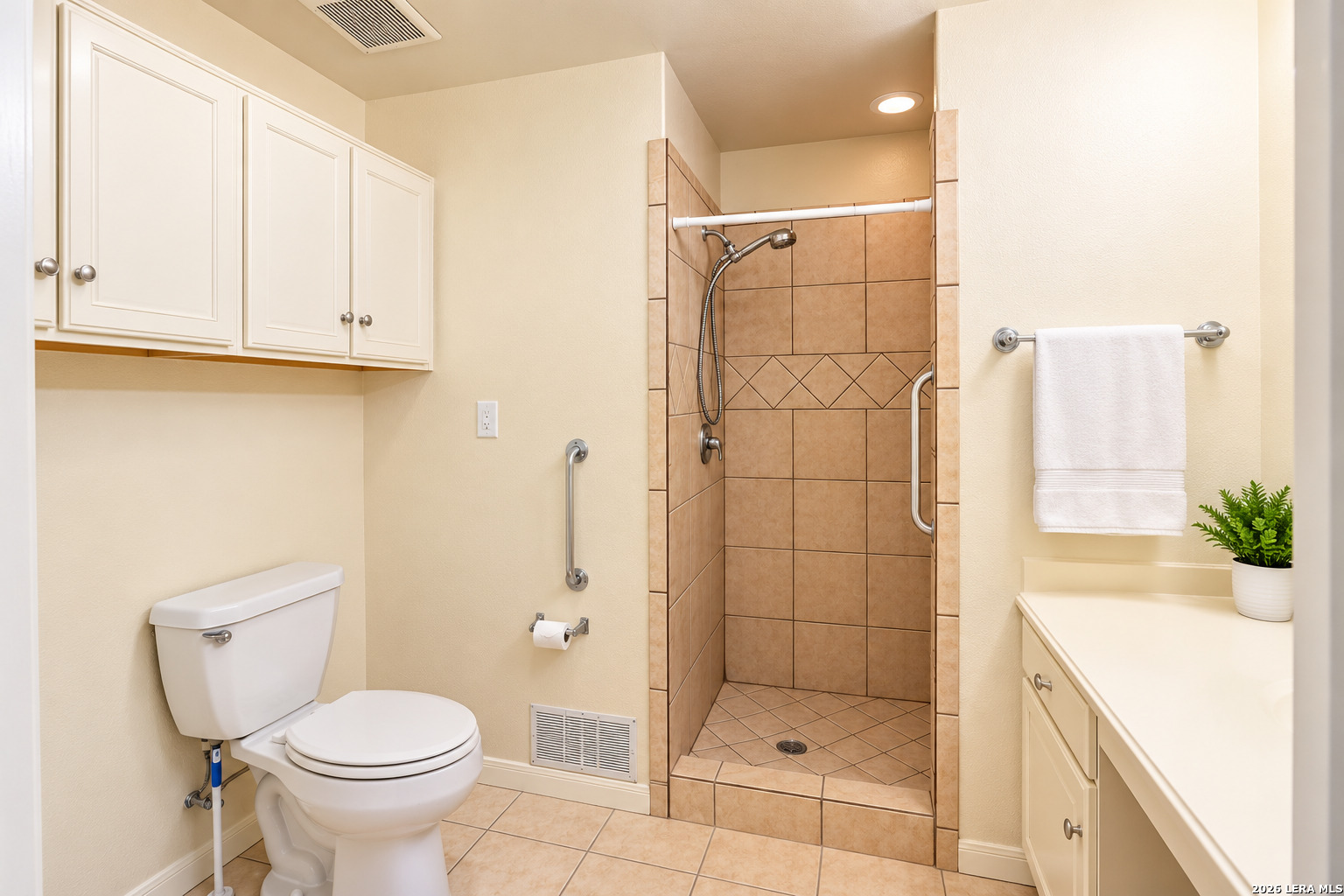 431 4TH ST, Floresville, TX 78114