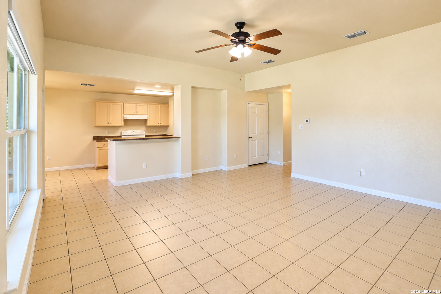 431 4TH ST, Floresville, TX 78114
